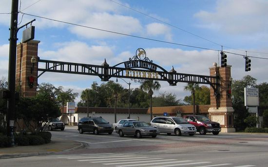 Große Ankündigung von Kissimmee Downtown