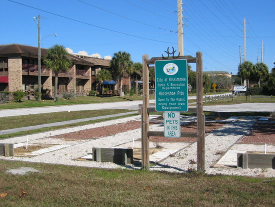 im neueren Wohnviertel gibt es sogar einen Platz zum Hufeisenwerfen
