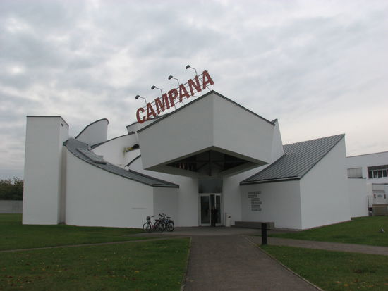 Vitra Design Museum - Gebäude - skulptural-expressionistischer, 1989 fertiggestellter Museumsbau - das erste in Europa realisierte Gebäude des kalifornischen Architekten Frank Gehry