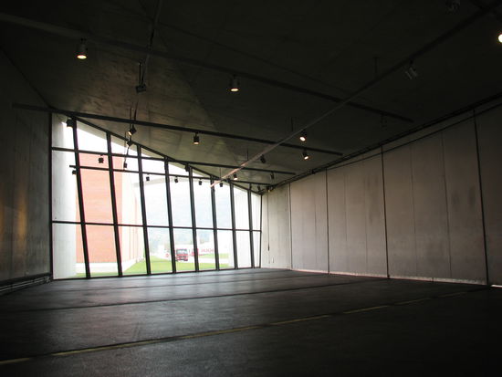 in der Feuerwache gibt es keine rechten Winkel - wede in der Halle