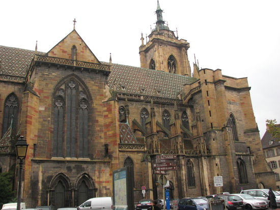 Die 1235-1365 erbaute Stiftskirche St. Martin ist eines der bedeutendsten Bauwerke der elsässischen Gotik.