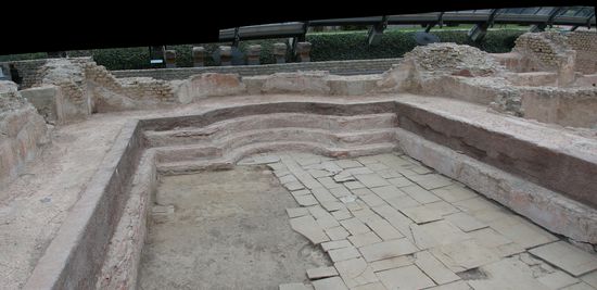 eines der ausgegrabenen Becken