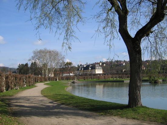 der große See mit Blick auf das Schloß