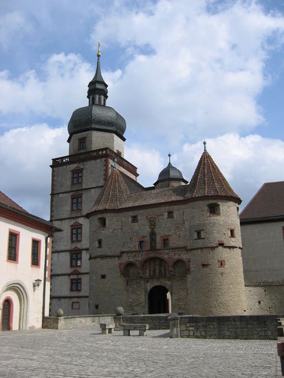 Durchgang zum 2. Innenhof (Plan 10)