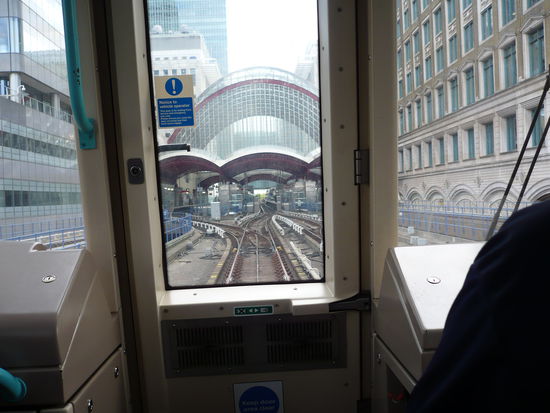 Dockland Station Canary Wharf - direkt in das Herz - die Gebäude am Cabot Place