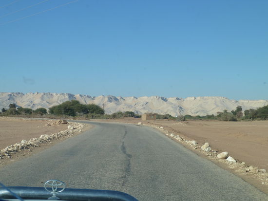 auf dem Weg zu den (nicht zu besichtigenden) Gräbern Mozawka -  
25° 40' 53.39" N /  28° 50' 16.65" O