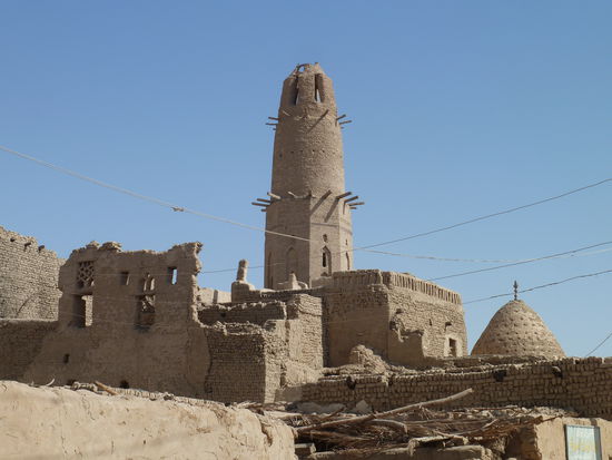 Außerhalb der geführten Tour durch die tw. restaurierte Altstadt sieht es schon finsterer aus.