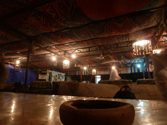 open-air-Restaurant - sehr angenehm, aber gefährlich wegen der Mücken