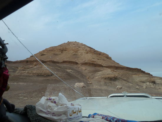 die gerissene Windschutzscheibe wird noch auf manchen Bildern auftauchen