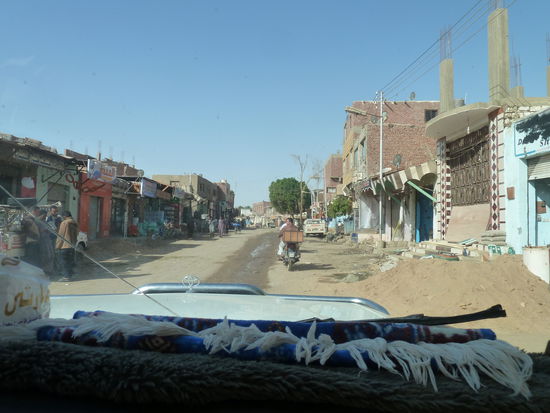 verlassen wir Bawiti nach Westen.