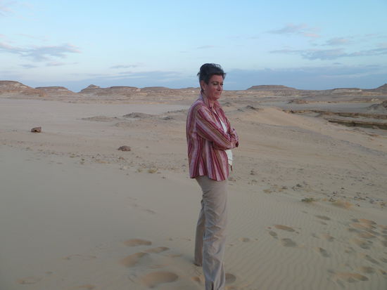 etwas verschlafen (aber sie hat doch kaum!!!)