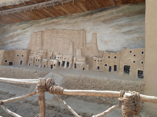 auch im Modell am Marktplatz vorhanden -  
29° 12' 6.26" N /  25° 31' 12.56" O