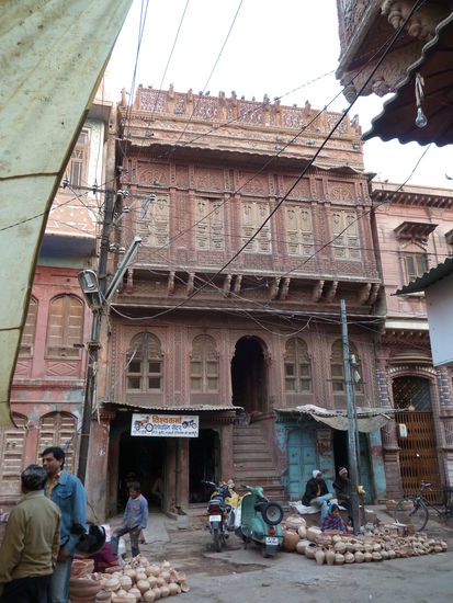 und zwischendurch immer wieder prächtige Häuserfassaden