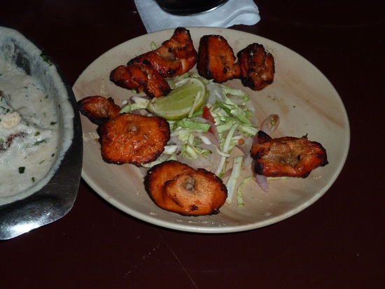 links Palak Paneer (veg. Spinatzubereitung) - Chickenspieß