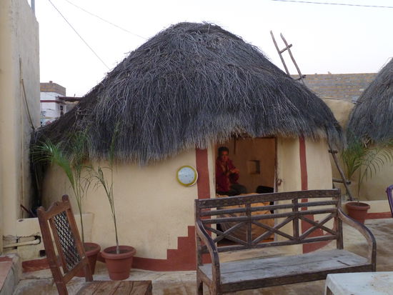 Ulrike hat unsere Hütte bezogen