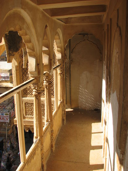 auf einem der zahlreichen Balkons