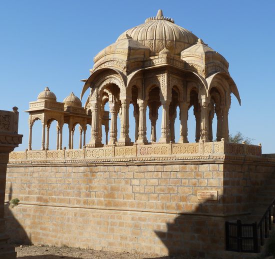 Kenotaph - Scheingrab (ohne sterbliche Überreste)