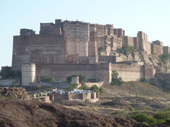 südliche Ansicht des auf einem 123 m hohen Felsen liegende Fort - 
die Gegenansicht findet sich unter obigem Verweis