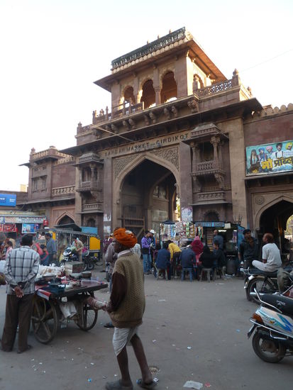 Eingang zum Clock-Tower-Market