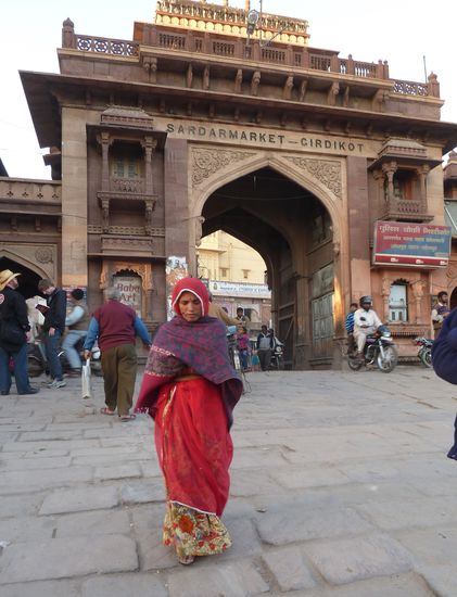 der sehr lebhafte Gewürz- und Obst-Markt heißt eigentlich Sardar Market