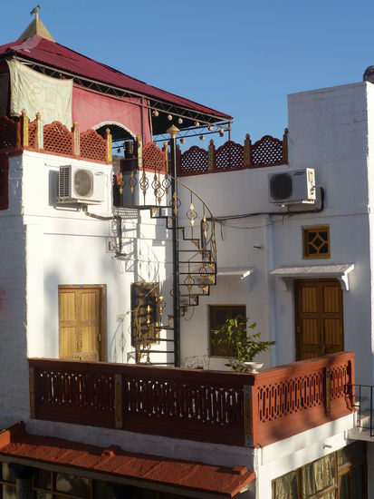 verwinkelte Flure und verschiedenste Treppen verbinden die Zimmer