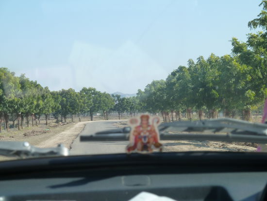 hier die Strasse nun richtig eng