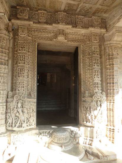 Aber schon der Eingang überwältigt mit seinen