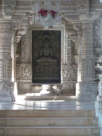 wieder ein verbotenes Foto auf das schwarze Augenpaar der Gottheit