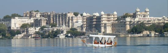 die wahren Ausmaße des Stadtpalastes sind nur von der Seeseite zu erkennen