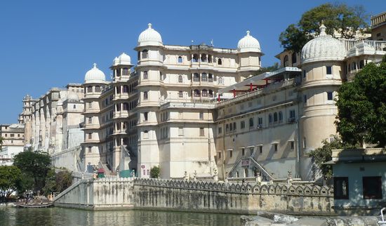 direkt neben dem Stadtpalast - das Palasthotel