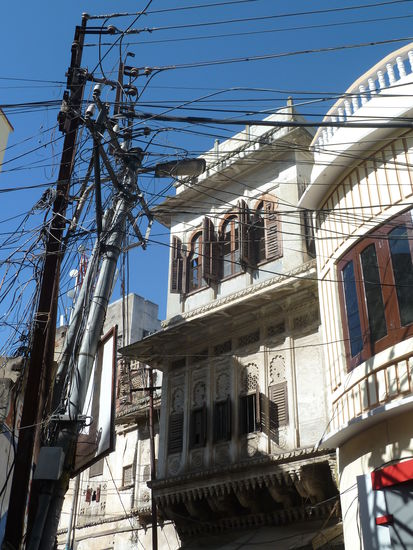 schöne Fassaden hinter abenteuerlicher Elektroversorgung