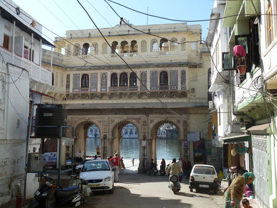 Gangaur Ghat von der Stadtseite aus gesehen