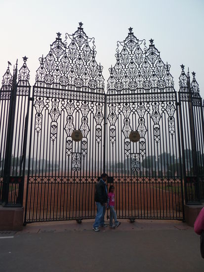 sind wir am Buckingham-Palast oder am Präsidentenpaslst in Delhi?