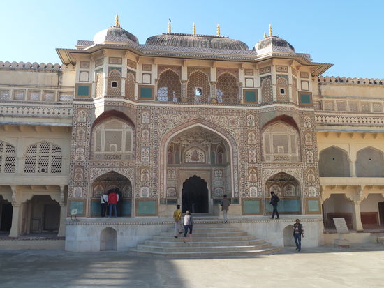 auf Südseite der fantastische Palasteingang - Ganesha-Tor