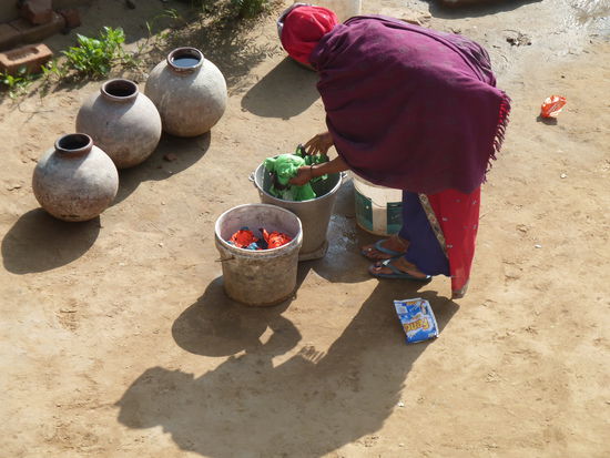 seine Schwägerin bei der großen Wäsche