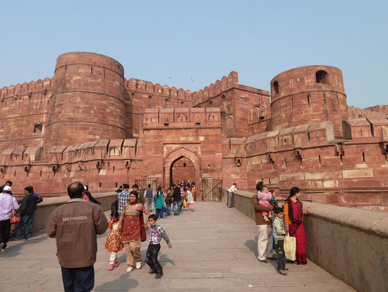 Sieht der Eingang noch wie eine europäische Zitadelle aus,