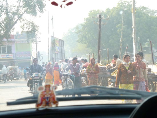 im Dorf ist alles auf den Beinen