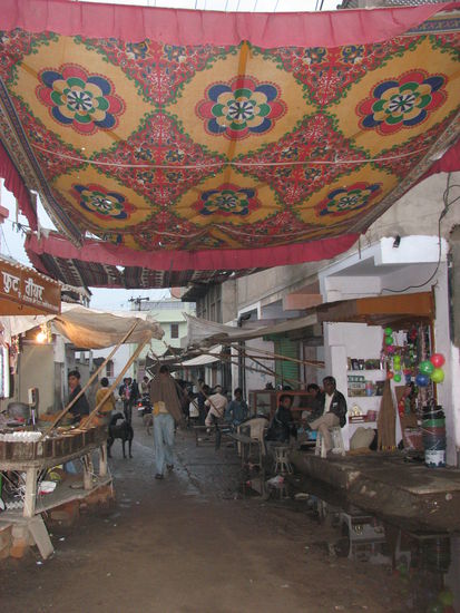 Einkaufsstrasse in Mandawa