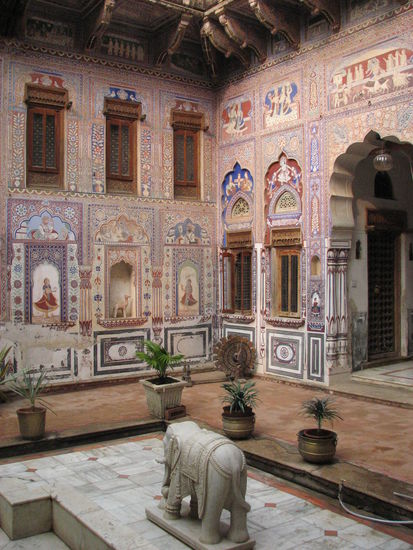 Hier sieht der Innenhof natürlich 'lupenrein' aus