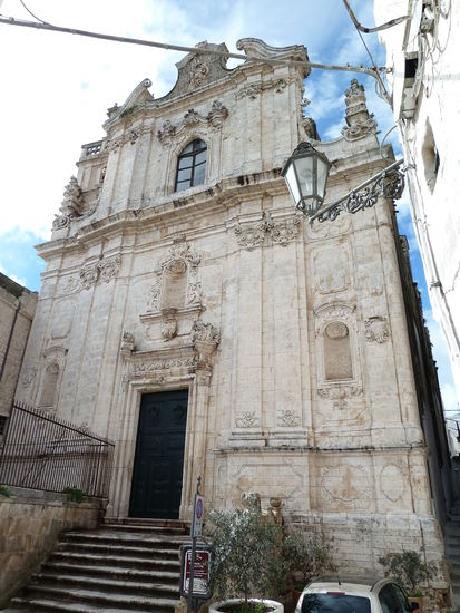 an der via cattedrale liegt die barocke Chiesa delle Monacelle, die zu einem Karmeliterinnen-Kloster (1730-1975) gehörte.