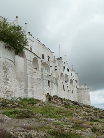 die von weitem sichtbaren Außenmauern der Altstadt haben eine beachtliche Höhe