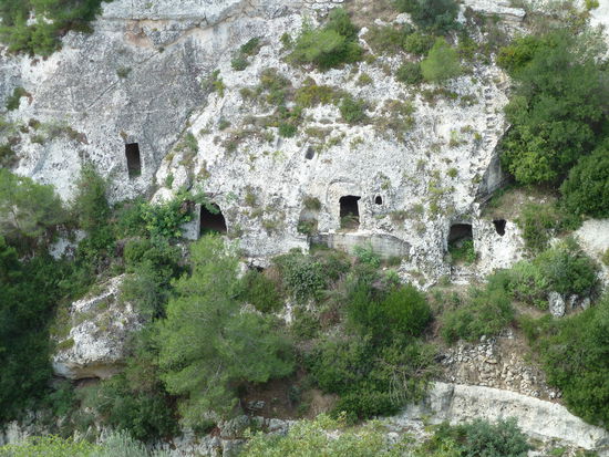 leider ist nur ein Blick auf diese Höhlenbehausungen vom Rande der Gravina principale möglich