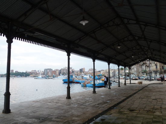 Fischmarkt - am Abend natürlich verlassen