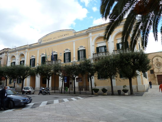 an der Piazza Veneto wird es dann ganz großstädtisch