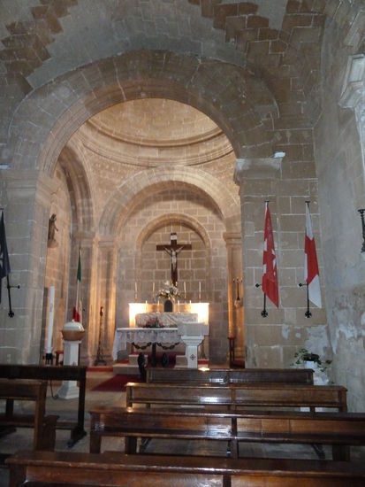 Die zum Kastell gehörende Sankt-Leonardo-Kapelle wurde 1933 wieder geweiht, nachdem sie im Laufe der Jahre zuerst der Wachmannschaft und dann auch als Stall gedient hatte.