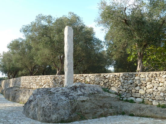 Menhir am 'percorso megaliti' bei Minervino di Lecce