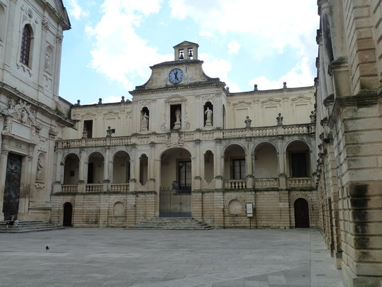 Domplatz (links der Dom - in der Mitte der Palazzo Vescoville - rechts der Palazzo del Seminario)