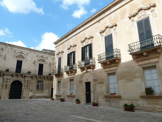 barocker Palast in der Nähe der Porta Napoli