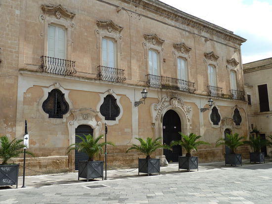 barocker Palast in der Nähe der Porta Napoli