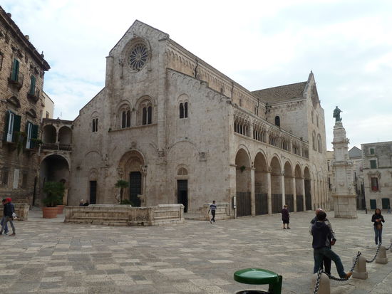 Kathedrale San Valentino in Bitonto - Grundriss dem lateinischen Kreuz entprechend